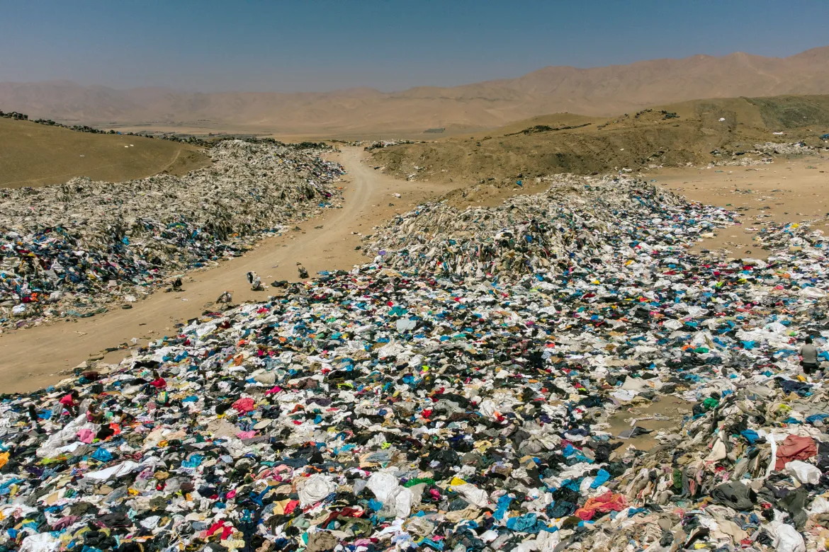 Image sourced from Al Jazeera showing the fast fashion dump in Chile.