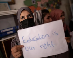 Woman in Afghanistan demanding for her and other girls education. Image by the Human Rights Watch organization. 